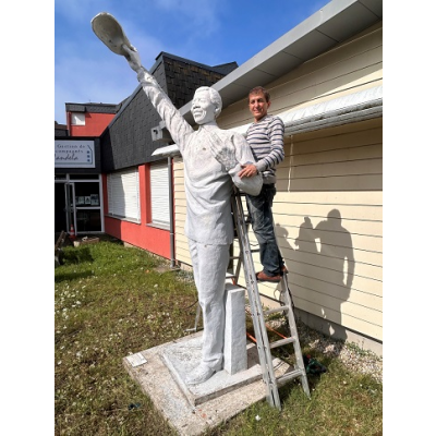 Grégoir et la statue de Nelson Mandela